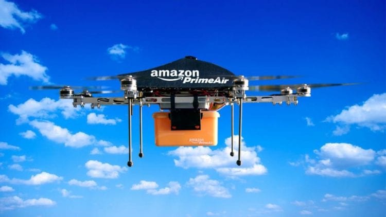 Amazon realiza su primer reparto con drones